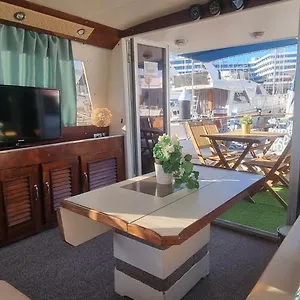 https://beautiful-and-comfy-boat-in-barcelona.catalonia-hotels.com